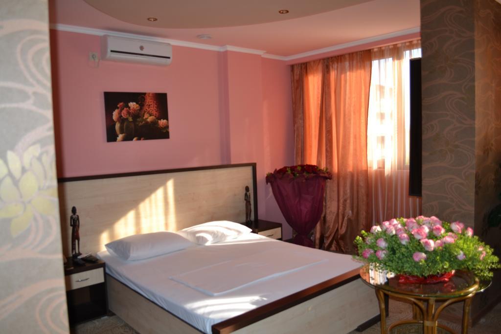 Baxos Hotel Yerevan Quarto foto