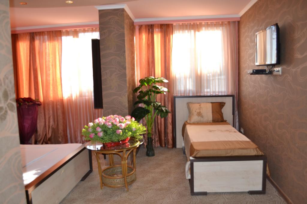 Baxos Hotel Yerevan Quarto foto